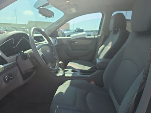 Used 2017 Chevrolet Traverse LS FWD image 13