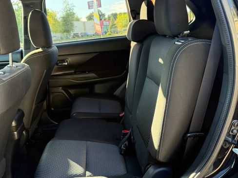 Used 2018 Mitsubishi Outlander LE AWD/4WD image 12