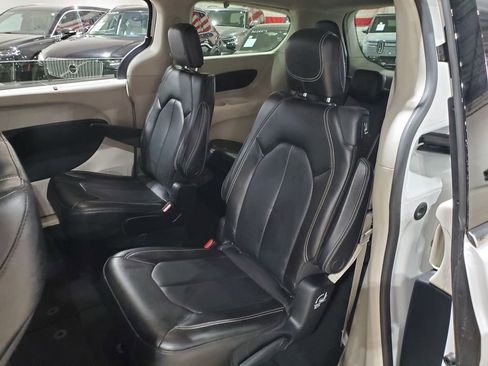 Used 2020 Chrysler Voyager Lxi FWD image 23