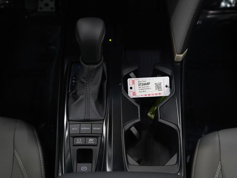 Used 2025 Toyota Camry SE image 15