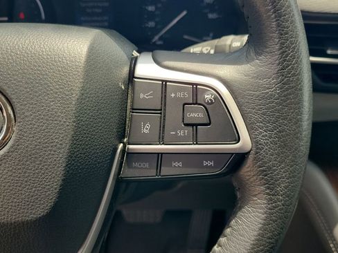 Certified 2024 Toyota Sienna XLE FWD image 22