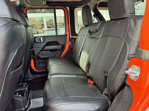 Used 2018 Jeep Wrangler Unlimited Sahara w/ Safety Group image 10