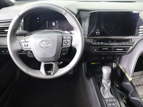 Used 2025 Toyota Camry SE image 8