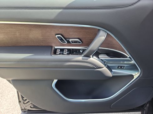 New 2025 Land Rover Range Rover SE image 24