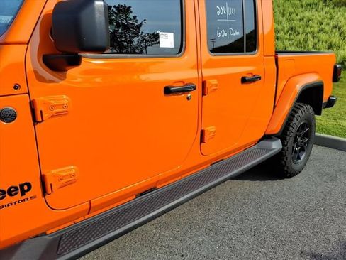Used 2025 Jeep Gladiator Sport AWD/4WD image 5