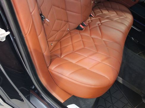 Used 2023 BMW 760i xDrive image 27