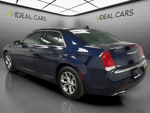 Used 2016 Chrysler 300 Limited RWD image 8