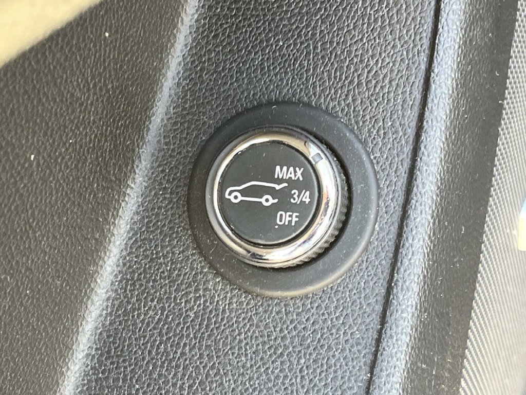 Used 2018 Chevrolet Traverse LT w/ LPO, 'HIT The Road' Package FWD image 34