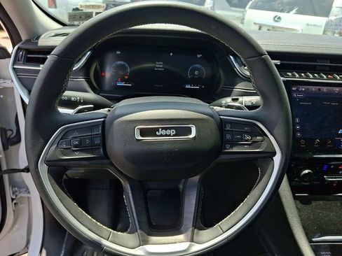 Used 2023 Jeep Grand Cherokee Limited w/ Luxury Tech Group II AWD/4WD image 16