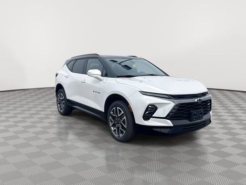 Used 2025 Chevrolet Blazer RS w/ Enhanced Convenience Package AWD/4WD image 2