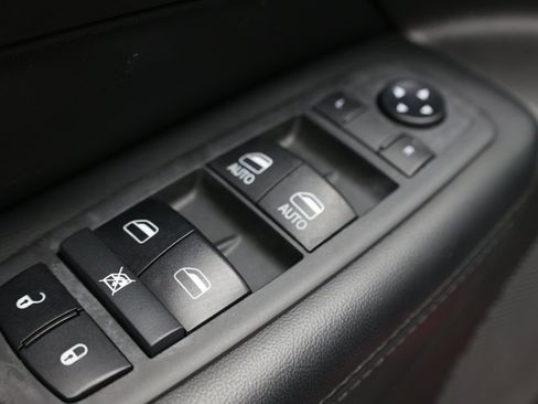 Used 2019 Jeep Grand Cherokee Laredo RWD image 16
