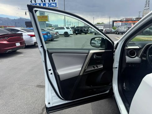 Used 2014 Toyota RAV4 Limited AWD/4WD image 19