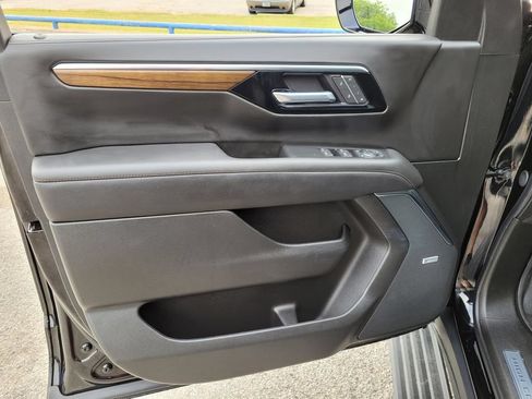 Used 2026 Chevrolet Suburban High Country RWD image 19