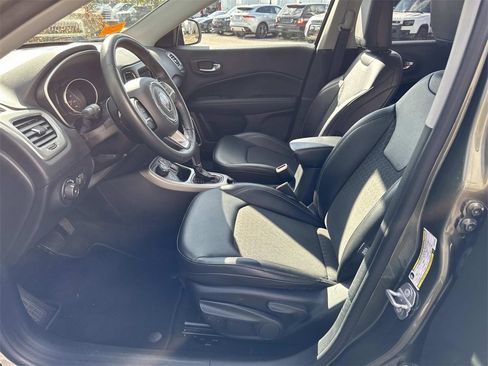 Used 2019 Jeep Compass Latitude image 18