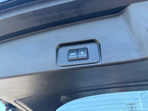 Used 2025 Nissan Rogue SV FWD image 23