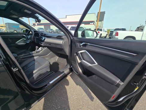Used 2021 Audi Q3 2.0T Premium Plus w/ Premium Plus Package AWD/4WD image 11