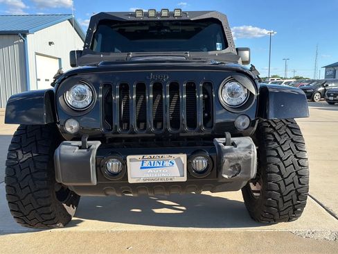 Used 2017 Jeep Wrangler Unlimited Sahara AWD/4WD image 32