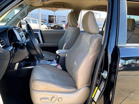 Used 2014 Toyota 4Runner SR5 image 7