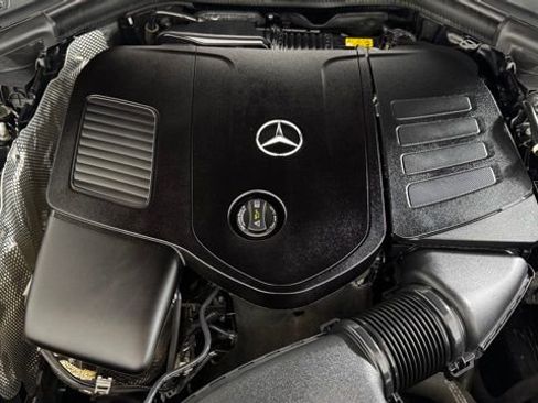 Used 2024 Mercedes-Benz GLC 300 4MATIC image 24