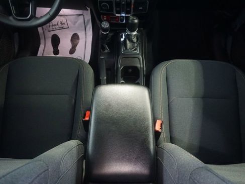 Used 2024 Jeep Wrangler Unlimited AWD/4WD image 29