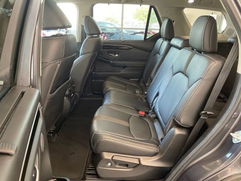 Used 2025 Honda Pilot Touring image 12