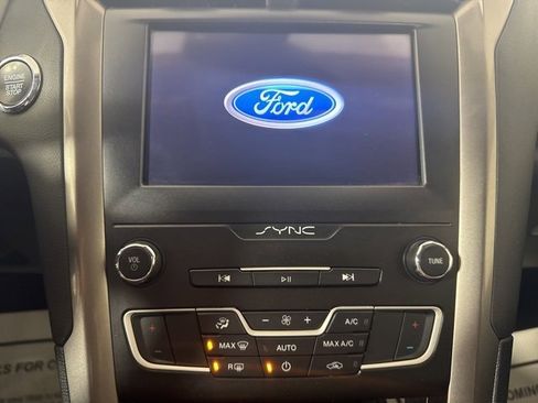 Used 2019 Ford Fusion SE image 15