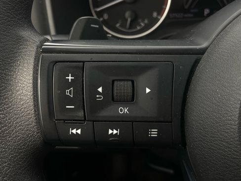 Used 2024 Nissan Rogue SV AWD/4WD image 19