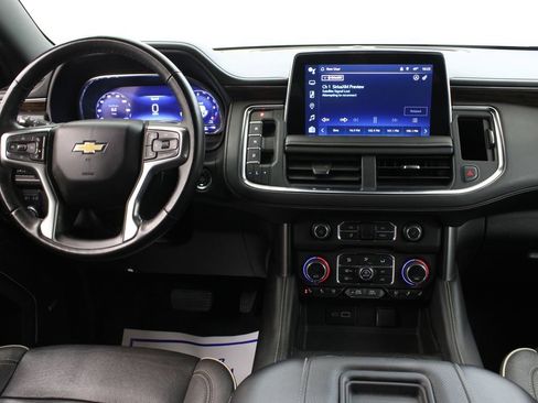 Used 2023 Chevrolet Suburban Premier image 9