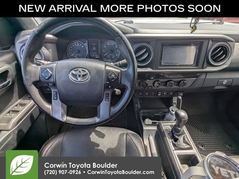 Used 2018 Toyota Tacoma TRD Off-Road w/ Technology Package AWD/4WD image 14