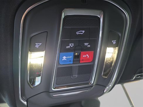 New 2026 Jeep Grand Cherokee Altitude image 19