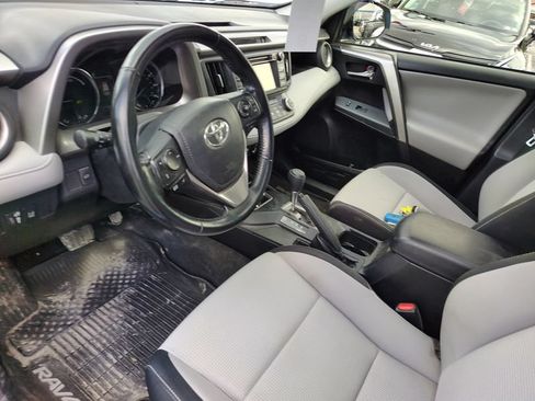 Used 2018 Toyota RAV4 XLE AWD/4WD image 12