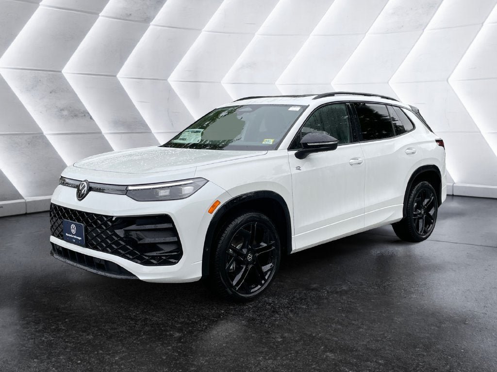 New 2026 Volkswagen Tiguan SE R-Line AWD/4WD image 2