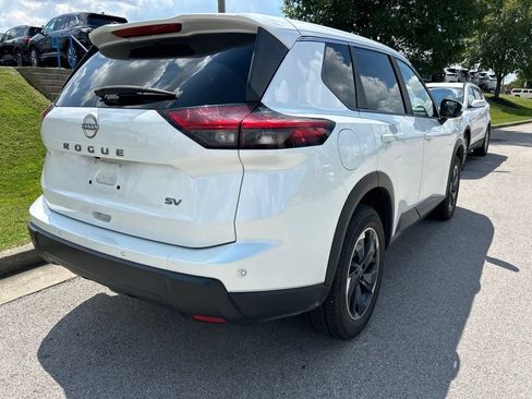 Used 2024 Nissan Rogue SV FWD image 3