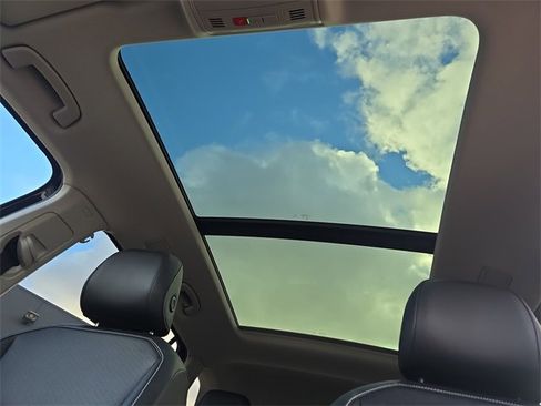 Used 2022 Volkswagen Tiguan SE image 22