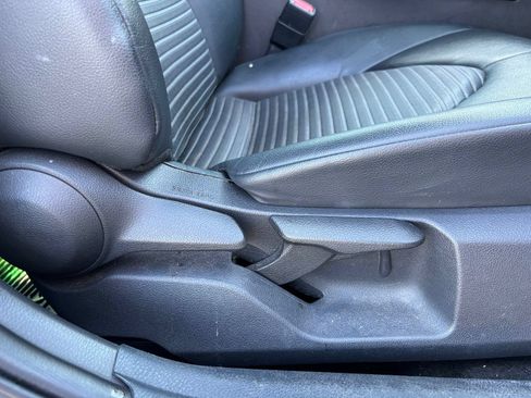 Used 2020 Toyota Camry SE FWD image 18