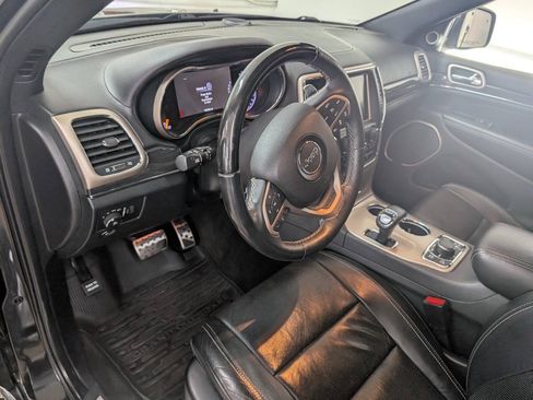 Used 2015 Jeep Grand Cherokee Overland w/ Advanced Technology Group AWD/4WD image 8