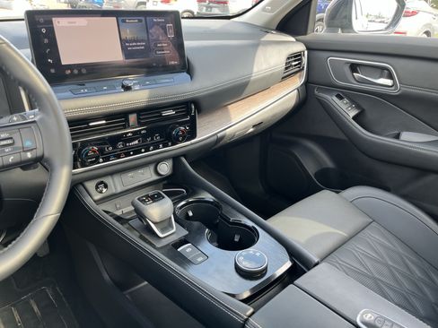 Used 2026 Nissan Rogue Platinum w/ Platinum Premium Package AWD/4WD image 26