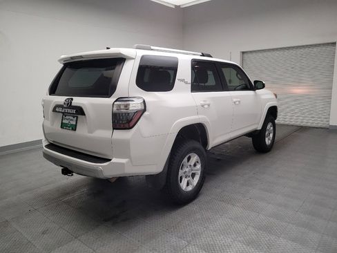 Used 2018 Toyota 4Runner TRD Off-Road AWD/4WD image 9