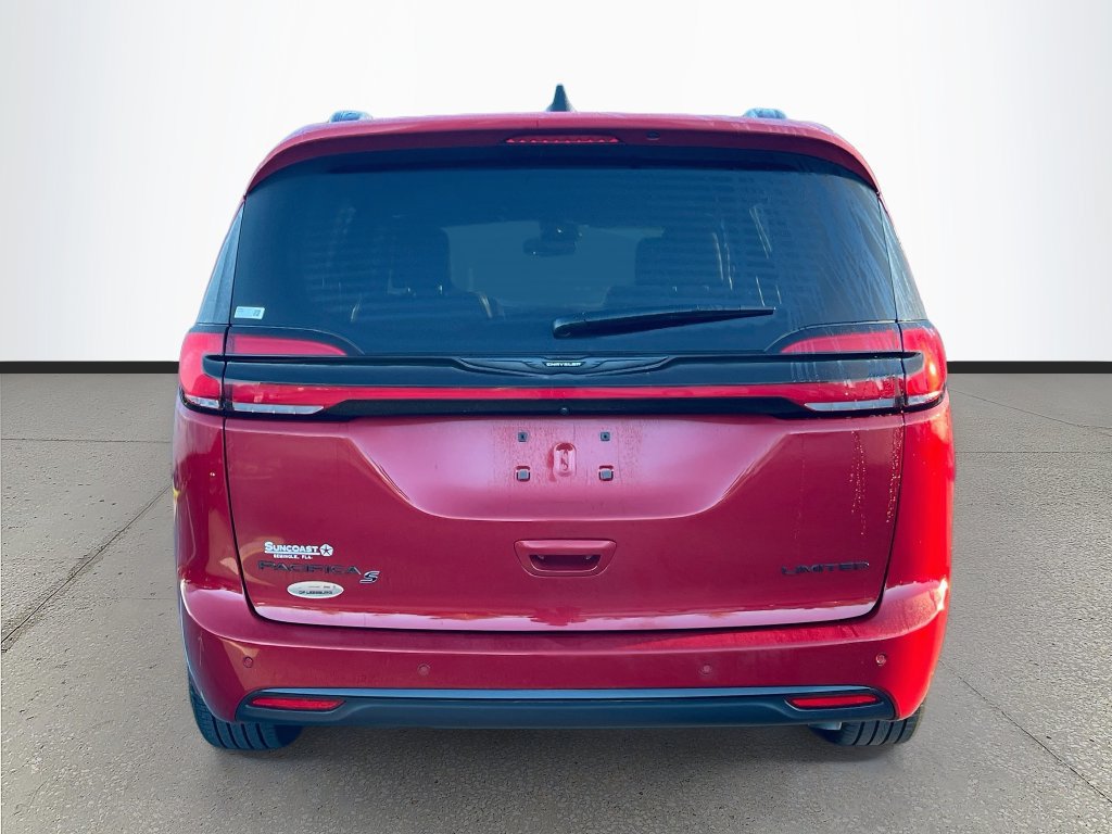 Used 2025 Chrysler Pacifica Limited FWD image 6