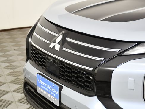 Used 2026 Mitsubishi Outlander AWD image 11