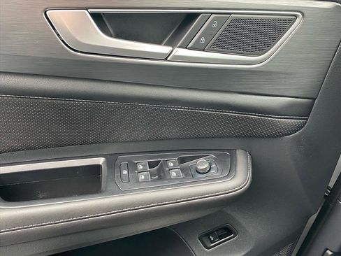 Certified 2024 Volkswagen Atlas Cross Sport SE w/ Panoramic Sunroof Package image 18