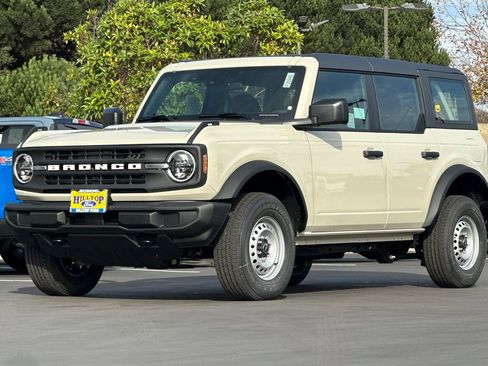 New 2025 Ford Bronco Base image 8