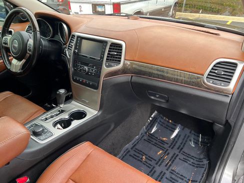 Used 2011 Jeep Grand Cherokee Overland Summit image 29