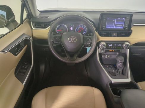 Used 2019 Toyota RAV4 LE FWD image 18