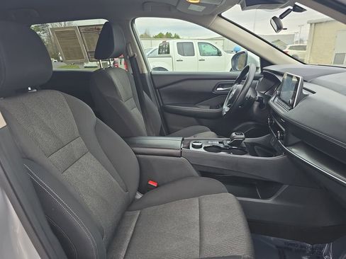 Used 2024 Nissan Rogue SV image 10