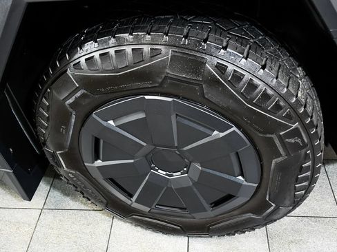 Used 2024 Tesla Cybertruck Cyberbeast AWD/4WD image 7