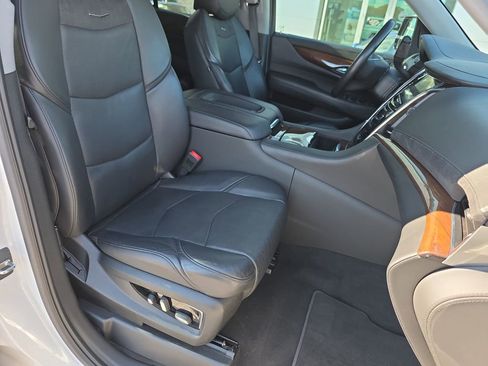 Used 2019 Cadillac Escalade Luxury image 43