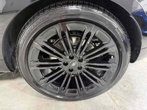 Used 2025 Land Rover Range Rover Long Wheelbase Autobiography image 25
