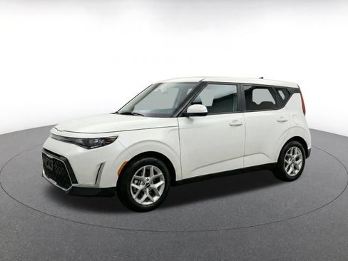 Used 2025 Kia Soul LX w/ LX Technology Package FWD image 3
