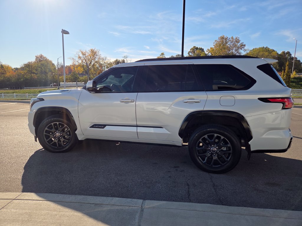 Used 2023 Toyota Sequoia Platinum AWD/4WD image 25